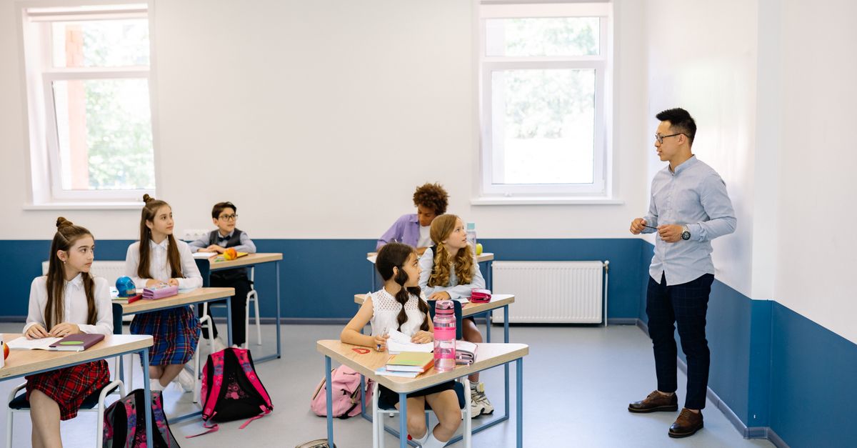 Examining Teacher Facilitation in Social Constructivist Learning Environments