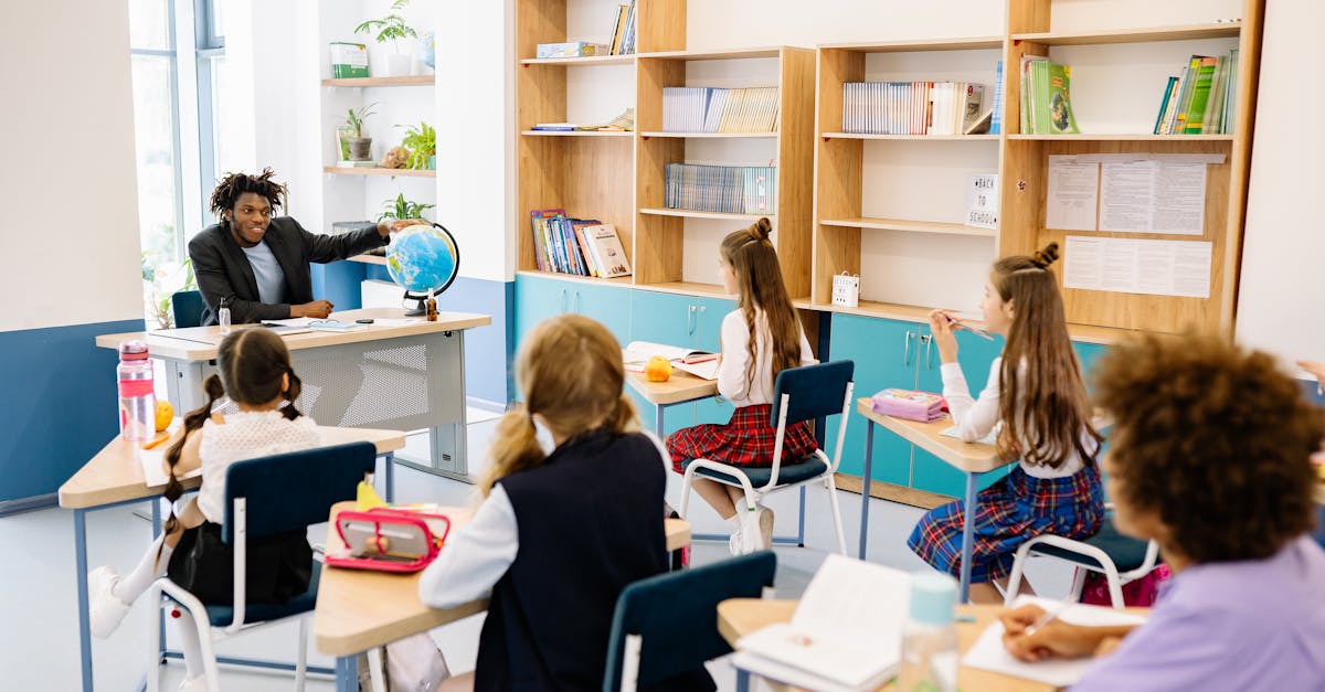 The Role of Collaborative Knowledge Construction in Classroom Dynamics